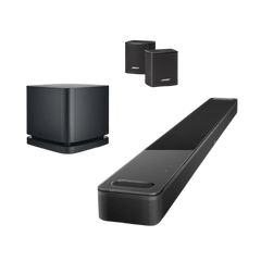 מגוון מוצרי חבילת סראונד עוצמתית Bose - מקרן קול Bose Smart Ultra Soundbar, סאבוופר אלחוטי Bose Bass Module 500, רמקולי סראונד אלחוטיים Bose